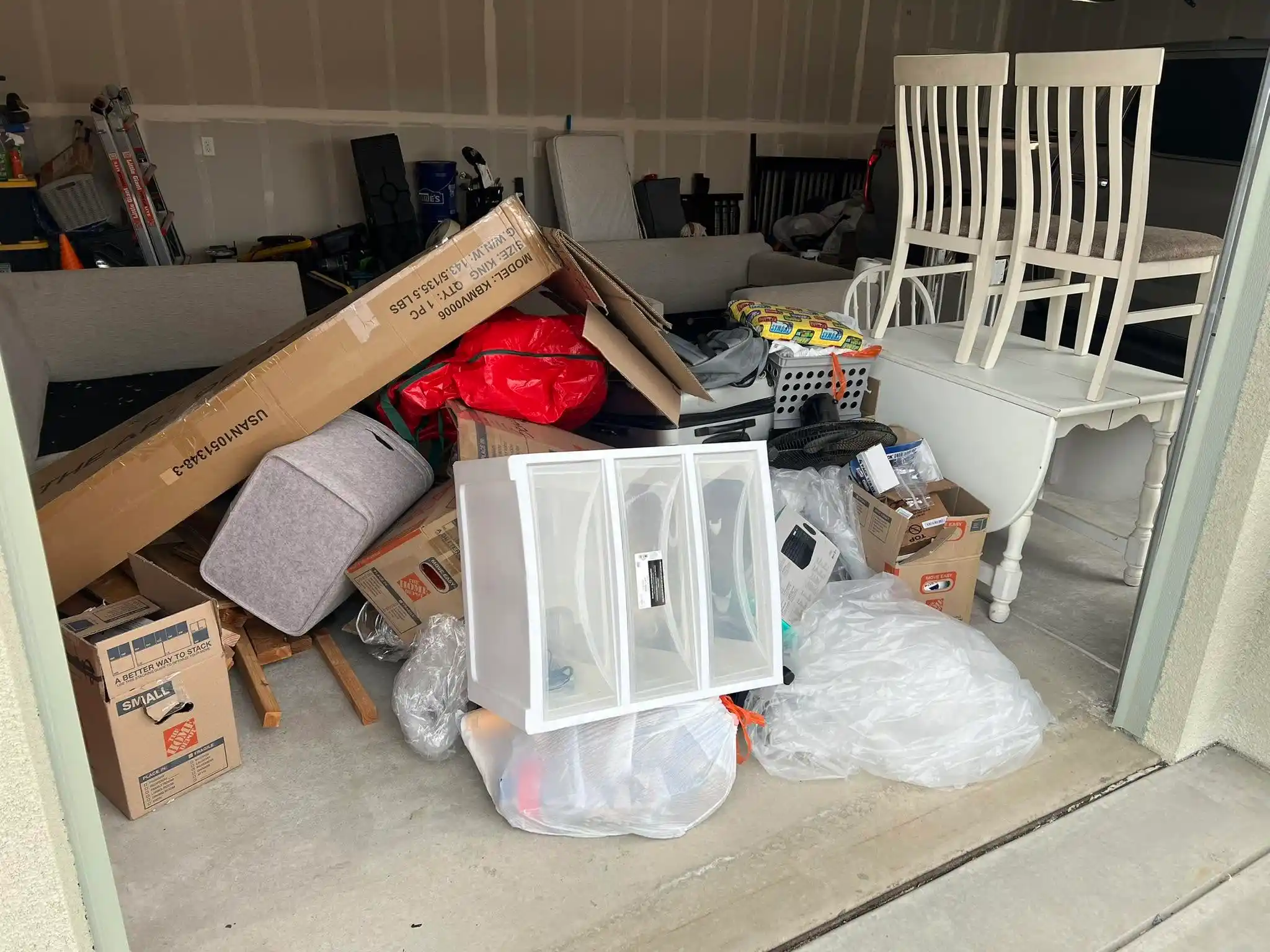 Residential junk removal and estate hauling in Seven Oaks, Bakersfield CA