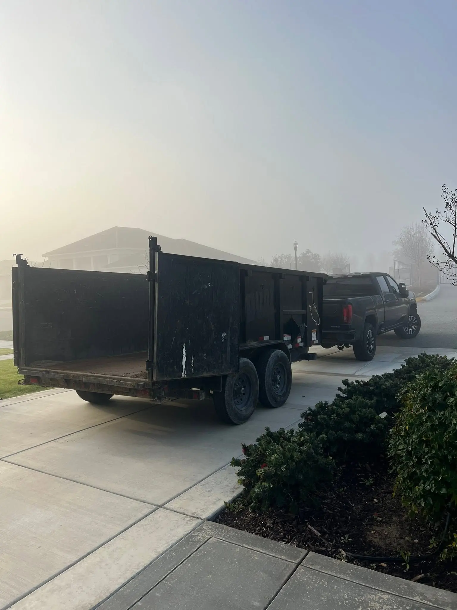 Commercial junk removal and office cleanout in Downtown Bakersfield CA